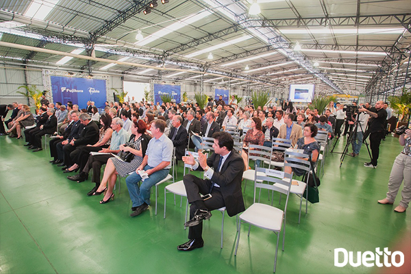Público do evento de inauguração da fábrica da Fujikura Cabos em Montenegro organizado pela Duetto agência de eventos de porto alegre rs